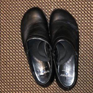 Nurse mates pillow top slip resistant shoes size 7